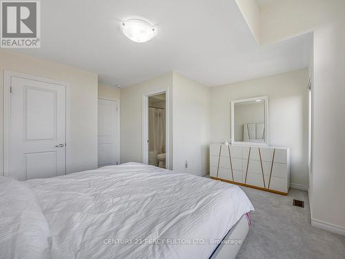 374 Okanagan Path, Oshawa, ON - Indoor Photo Showing Bedroom