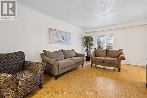 7315 Mountjoy Court, Niagara Falls (207 - Casey), ON - Indoor Photo Showing Living Room