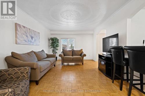 7315 Mountjoy Court, Niagara Falls (207 - Casey), ON - Indoor Photo Showing Living Room