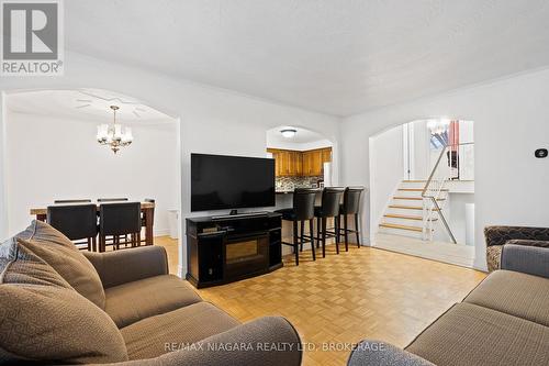 7315 Mountjoy Court, Niagara Falls (207 - Casey), ON - Indoor Photo Showing Living Room