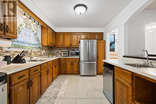 7315 Mountjoy Court, Niagara Falls (207 - Casey), ON - Indoor Photo Showing Kitchen