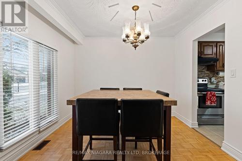 7315 Mountjoy Court, Niagara Falls (207 - Casey), ON - Indoor Photo Showing Dining Room