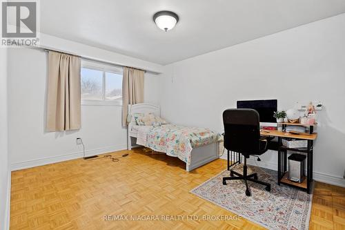 7315 Mountjoy Court, Niagara Falls (207 - Casey), ON - Indoor Photo Showing Bedroom