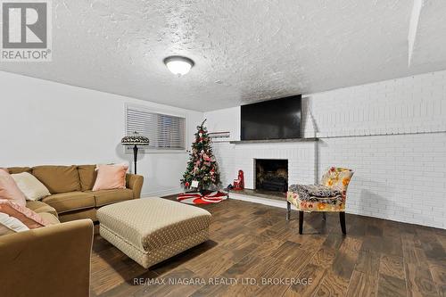 7315 Mountjoy Court, Niagara Falls (207 - Casey), ON - Indoor Photo Showing Living Room With Fireplace