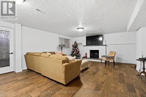 7315 Mountjoy Court, Niagara Falls (207 - Casey), ON - Indoor Photo Showing Living Room With Fireplace