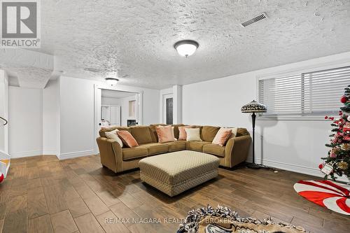 7315 Mountjoy Court, Niagara Falls (207 - Casey), ON - Indoor Photo Showing Living Room