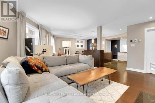 101C - 997 North River Road, Ottawa, ON - Indoor Photo Showing Living Room