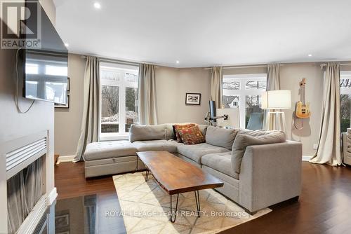 101C - 997 North River Road, Ottawa, ON - Indoor Photo Showing Living Room