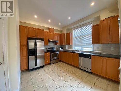 157 Legends Way, Markham, ON - Indoor Photo Showing Kitchen