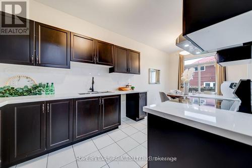 27 Trinco Way, Markham, ON - Indoor Photo Showing Kitchen