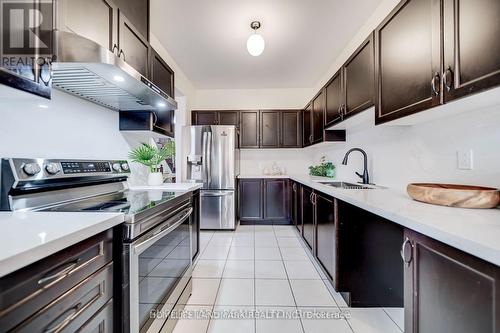 27 Trinco Way, Markham, ON - Indoor Photo Showing Kitchen With Upgraded Kitchen