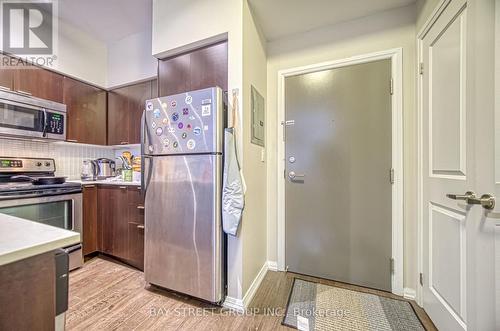 212 - 35 Hayden Street, Toronto, ON - Indoor Photo Showing Kitchen