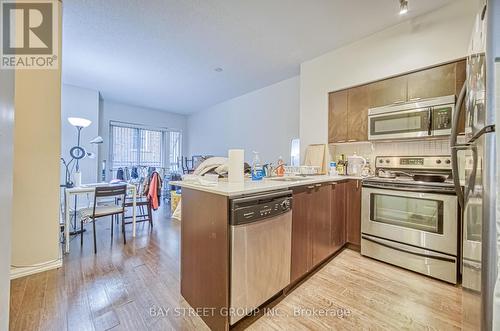 212 - 35 Hayden Street, Toronto, ON - Indoor Photo Showing Kitchen