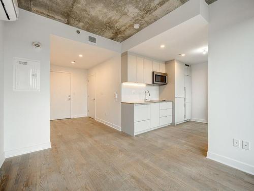 Living room - 412-2660 Rue Ontario E., Montréal (Ville-Marie), QC - Indoor Photo Showing Kitchen