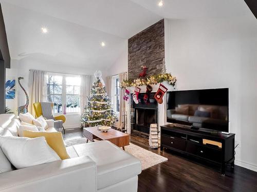 Living room - 2891 Rue Alexandre-Dumas, Mascouche, QC - Indoor Photo Showing Living Room With Fireplace