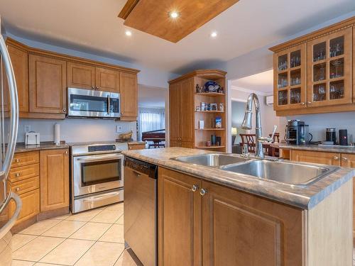 Cuisine - 1825 Rue Charles-Smallwood, Laval (Chomedey), QC - Indoor Photo Showing Kitchen With Double Sink