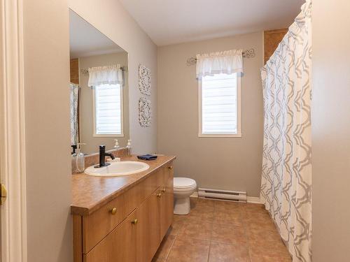 Bathroom - 1825 Rue Charles-Smallwood, Laval (Chomedey), QC - Indoor Photo Showing Bathroom