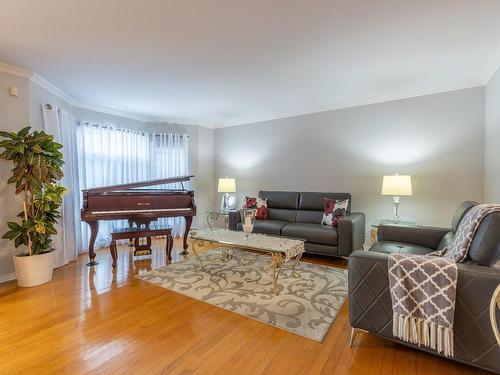 Living room - 1825 Rue Charles-Smallwood, Laval (Chomedey), QC - Indoor Photo Showing Living Room