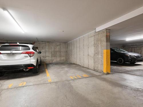 Garage - 410-1500 Rue Palerme, Brossard, QC - Indoor Photo Showing Garage