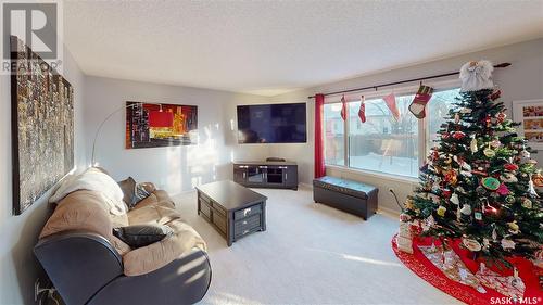 1607 Rousseau Crescent N, Regina, SK - Indoor Photo Showing Living Room