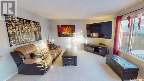 1607 Rousseau Crescent N, Regina, SK - Indoor Photo Showing Living Room