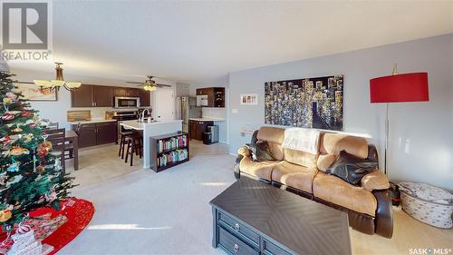 1607 Rousseau Crescent N, Regina, SK - Indoor Photo Showing Living Room