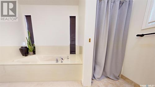 1607 Rousseau Crescent N, Regina, SK - Indoor Photo Showing Bathroom