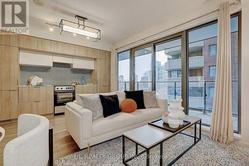 607 - 159 Dundas Street E, Toronto, ON - Indoor Photo Showing Living Room