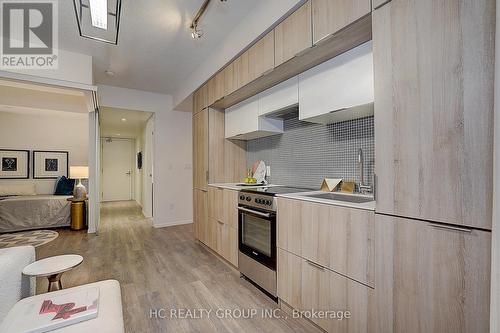 607 - 159 Dundas Street E, Toronto, ON - Indoor Photo Showing Kitchen