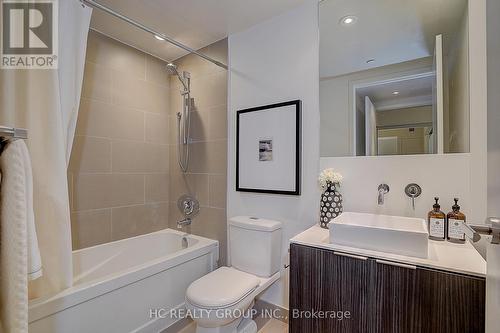 607 - 159 Dundas Street E, Toronto, ON - Indoor Photo Showing Bathroom