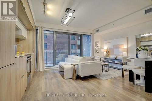 607 - 159 Dundas Street E, Toronto, ON - Indoor Photo Showing Living Room