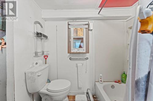 709 Heritage Unit# 32, Kingsville, ON - Indoor Photo Showing Bathroom