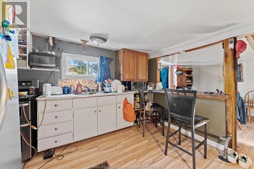 709 Heritage Unit# 32, Kingsville, ON - Indoor Photo Showing Kitchen