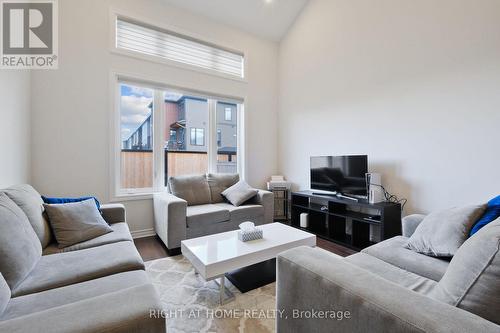 956 Socca Crescent, Ottawa, ON - Indoor Photo Showing Living Room