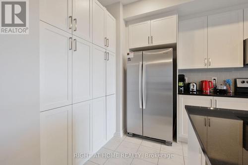 956 Socca Crescent, Ottawa, ON - Indoor Photo Showing Kitchen