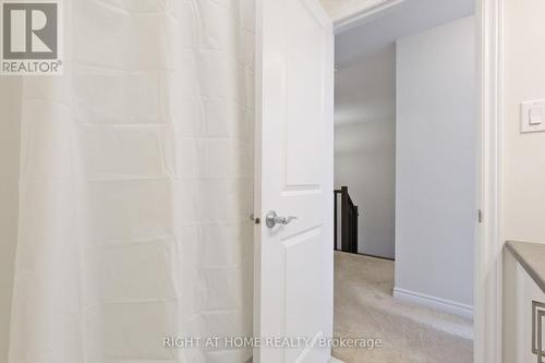 956 Socca Crescent, Ottawa, ON - Indoor Photo Showing Bathroom