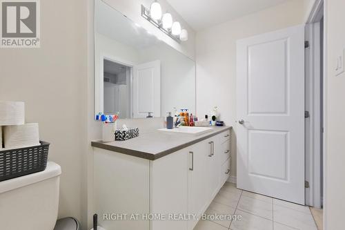 956 Socca Crescent, Ottawa, ON - Indoor Photo Showing Bathroom