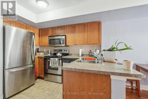 127 - 75 Turntable Crescent, Toronto, ON - Indoor Photo Showing Kitchen With Double Sink