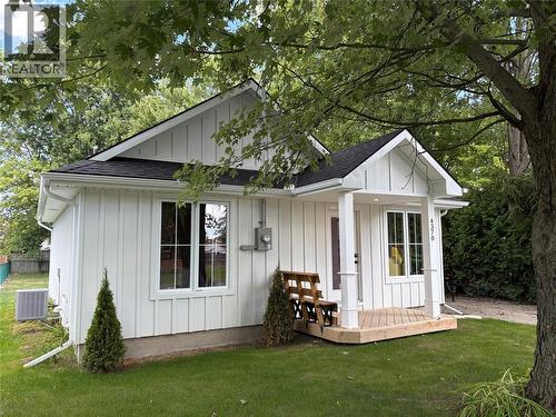 4370 Fifth Street, Petrolia, ON - Outdoor