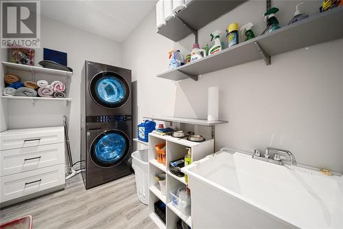 5969 Townsend Line Unit# 43, Lambton Shores, ON - Indoor Photo Showing Laundry Room