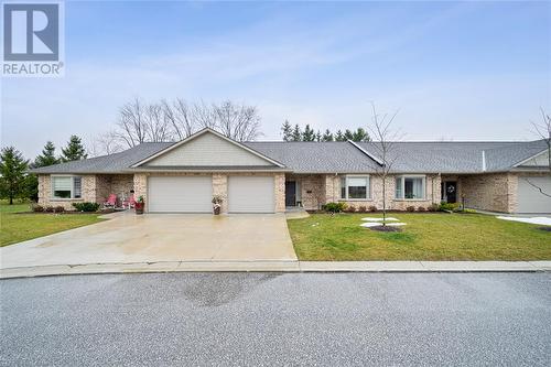 5969 Townsend Line Unit# 43, Lambton Shores, ON - Outdoor With Facade