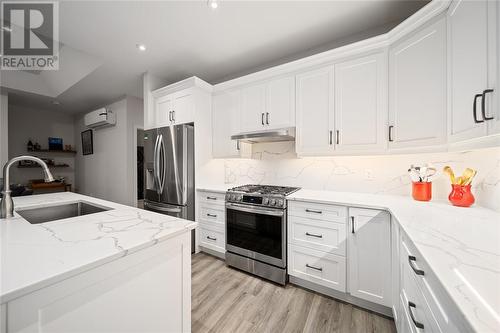 5969 Townsend Line Unit# 43, Lambton Shores, ON - Indoor Photo Showing Kitchen With Stainless Steel Kitchen With Upgraded Kitchen