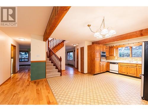 5671 Longbeach Road, Nelson, BC - Indoor