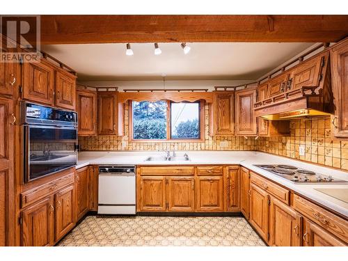 5671 Longbeach Road, Nelson, BC - Indoor Photo Showing Kitchen With Double Sink