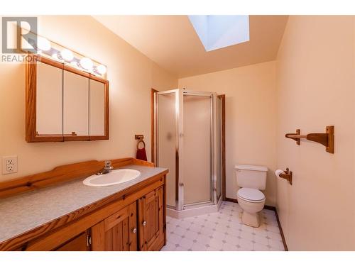 5671 Longbeach Road, Nelson, BC - Indoor Photo Showing Bathroom