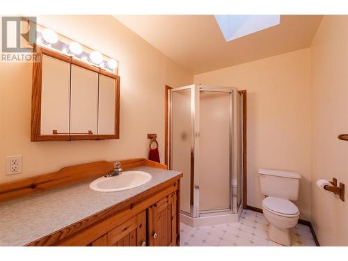 5671 Longbeach Road, Nelson, BC - Indoor Photo Showing Bathroom