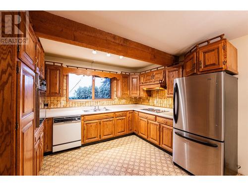 5671 Longbeach Road, Nelson, BC - Indoor Photo Showing Kitchen