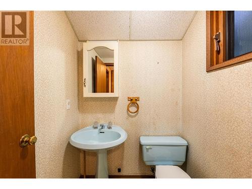 5671 Longbeach Road, Nelson, BC - Indoor Photo Showing Bathroom