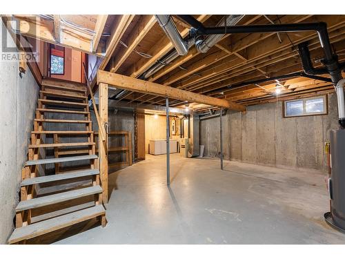 5671 Longbeach Road, Nelson, BC - Indoor Photo Showing Basement