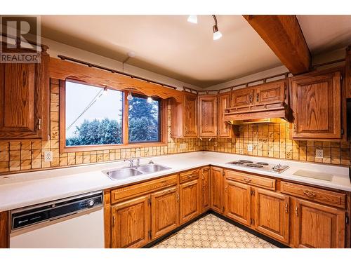 5671 Longbeach Road, Nelson, BC - Indoor Photo Showing Kitchen With Double Sink